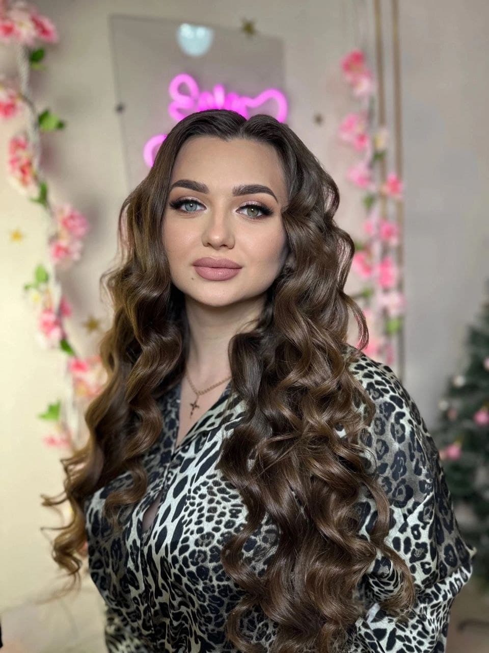 Работа салона Рашен Вумен 19